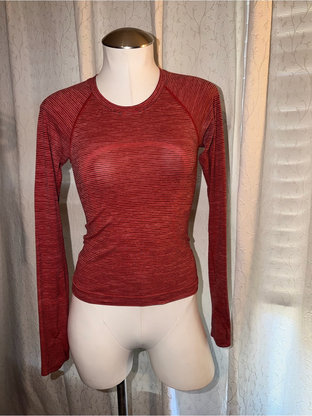 Lululemon running top